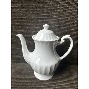 J & G Meakin Tea/Coffee Pot Classic White 9" England, With Lid, Ribbed Design
